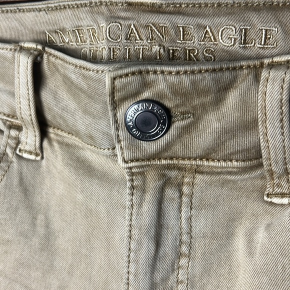American Eagle Outfitters 🦅 Super Stretch Midi Twill Short in Tan/Khaki - Picture 2 of 5